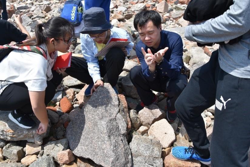 何涛老师.jpg 何涛老师.jpg